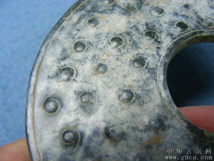 火狐电竞平台|夏宁骏质感写真曝光 舒适从容尽显温暖气质(图2) 火狐电竞