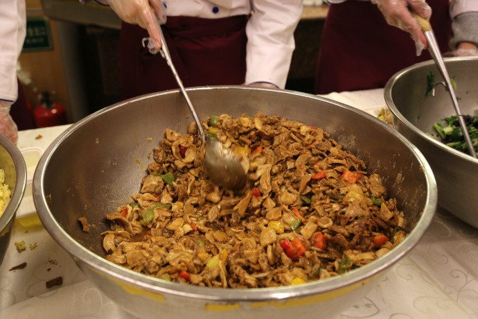 火狐电竞官网_切中时代脉搏受到网民点赞 这只金鸡“一鸣惊人”(图2) 火狐电竞官网