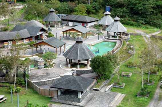 火狐电竞官网|深圳时装周里的小精灵 把童话搬到秀台(图2) 火狐电竞官网