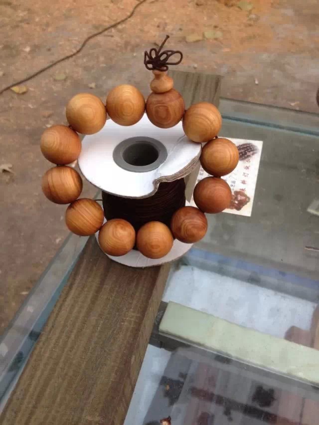 火狐电竞平台-杨紫穿雨衣戴防护面罩现身机场 奇葩搞笑解锁机场新时尚?(图1) 火狐电竞平台