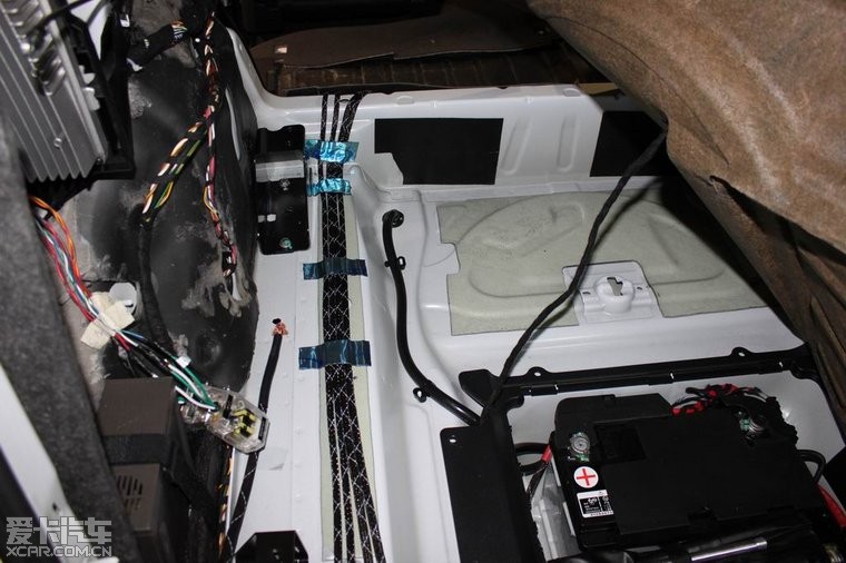 【火狐电竞平台】易烊千玺出席金鸡奖开幕式 传递新生力量(图4) 火狐电竞平台